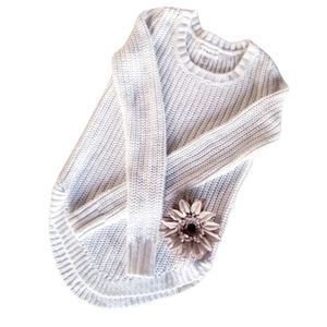 If It Were Me XS White/Gold Scoop Neck Sweater